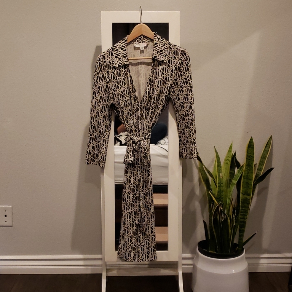 Diane Von Furstenberg 100% Silk Wrap Dress